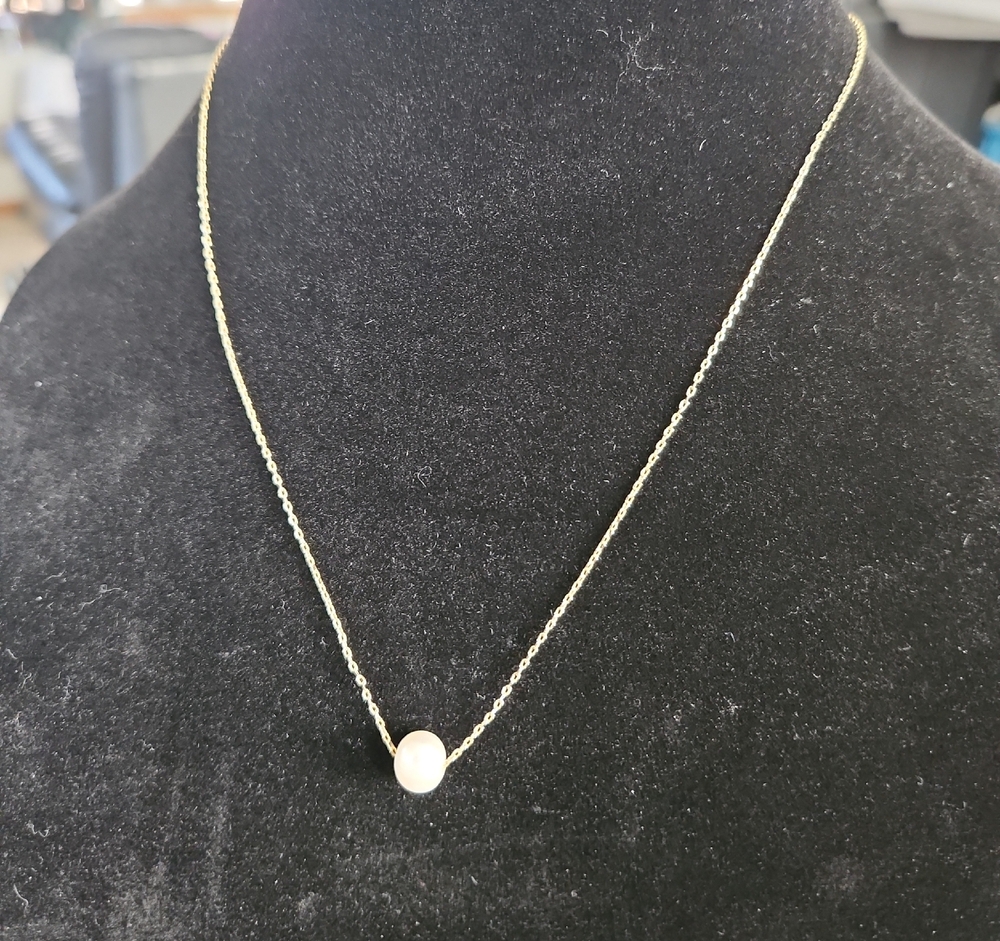 Source Unknown Gold Necklace with Pearl Accent